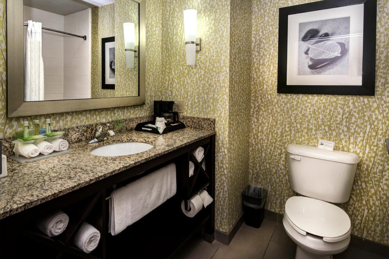 Queen Suite Two Queen Beds