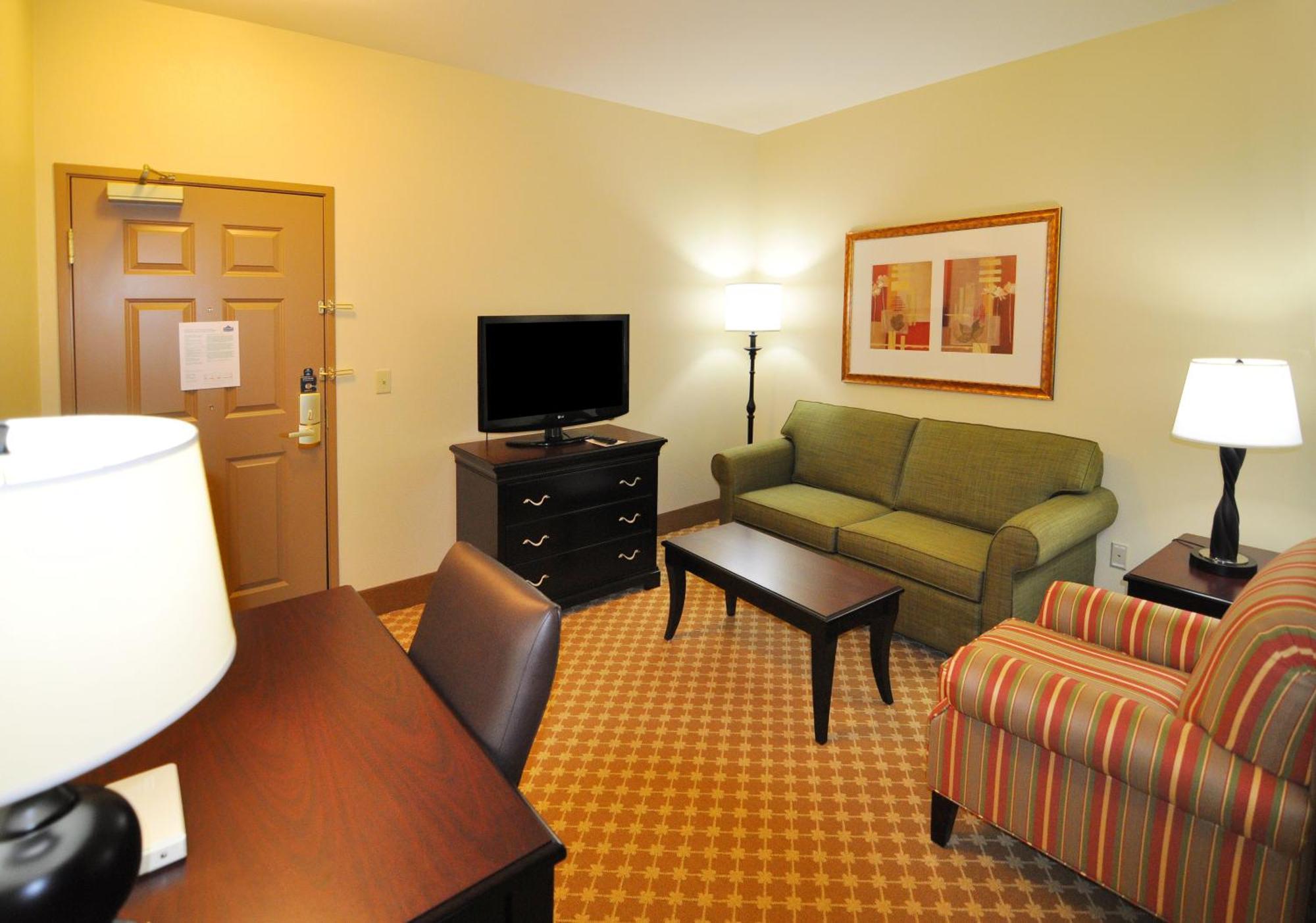 One-Bedroom King Suite Sofa Bed Disability Access,1584435588:JPEG